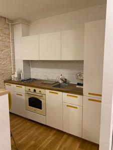 Η κουζίνα ή μικρή κουζίνα στο Liberty Deluxe Apartment Cosmopolis