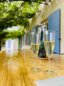 two glasses of champagne sitting on a wooden table at Splendide villa 10p./4 suites/piscine/clim/paysage in Bargemon