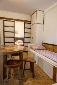 Postel nebo postele na pokoji v ubytování Apartmani Papeš