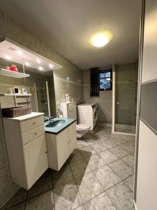 Kúpeľňa v ubytovaní Gîte La maison de Jules + 12 fotografií