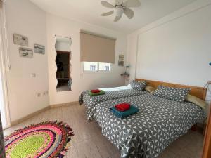 Łóżko lub łóżka w pokoju w obiekcie Casa Sunshine Cotillo Mar