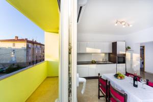 Kuchyň nebo kuchyňský kout v ubytování Apartment Sara