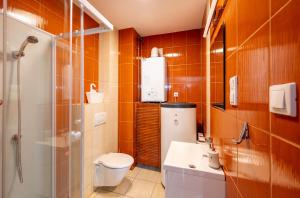 Ένα μπάνιο στο Akacjowa Zatoka - Pokoje i Apartamenty +74 φωτογραφίες