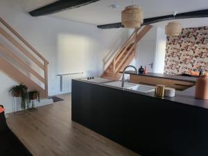 Zdjęcie z galerii obiektu Charmante maison près du canal w mieście Tinténiac