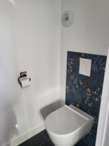 Zdjęcie z galerii obiektu Charmante maison près du canal w mieście Tinténiac