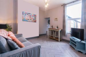 TV a/nebo společenská místnost v ubytování Impressive Apartment in Derby