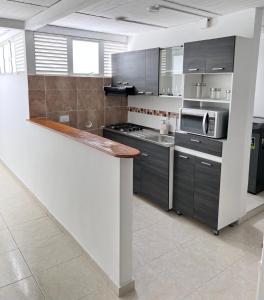 a kitchen with stainless steel appliances and a counter at Apartamento en Cali - Cuarto de Legua in Cali