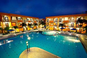 Bazén v ubytování Hotel Club del Sol nebo v jeho okolí