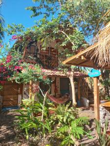 a house with flowers in front of it at La Urraca Loca Hostel in Balgue