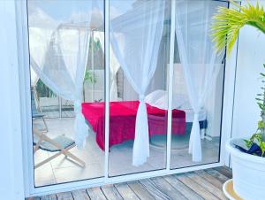 Rõdu või terrass majutusasutuses Villa Amaryllis luxueuse,piscine,vue mer,plage