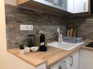 Lili Lakeside New Renovated 1114 Budapest, 12 Kosztolányi Dezső tér kép - 2