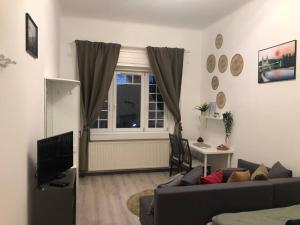 TV a/nebo společenská místnost v ubytování Lili Lakeside New Renovated