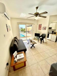 Gallery image of The Holiday Flat, gateway to desired experiences in Peyia