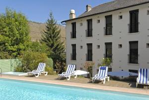 Bazén v ubytování Logis Hôtel Restaurant Le Mont Aigoual nebo v jeho okolí