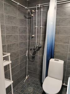 Kylpyhuone majoituspaikassa M Apartments Lamminpää