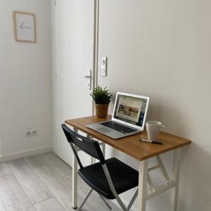 Televízia a/alebo spoločenská miestnosť v ubytovaní Le Terracotta - Confort en plein centre