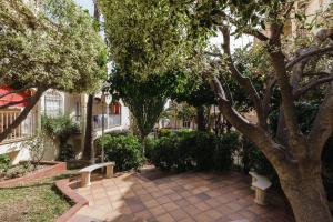 A garden outside Apartamento Mare Nostrum