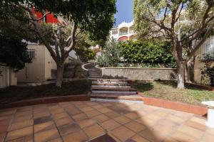 A garden outside Apartamento Mare Nostrum