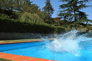 Bazén v ubytování Hotel Il Caminetto nebo v jeho okolí