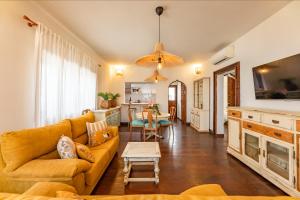 Posezení v ubytování Villa Corralejo Bay Beachfront Corralejo By Holidays Home