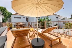 Balkón nebo terasa v ubytování Villa Corralejo Bay Beachfront Corralejo By Holidays Home