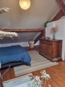 a bedroom with a bed and a wooden floor at Quai 2 voie C 