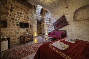 TV a/nebo společenská místnost v ubytování Shadow Cave House