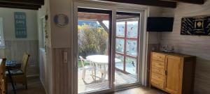 a room with a sliding glass door leading to a patio at Büsumer blaue Krabbe in Büsum