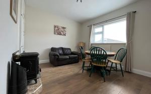 恩尼斯克朗Enniscrone - AitEabha Country Cottage的相册照片