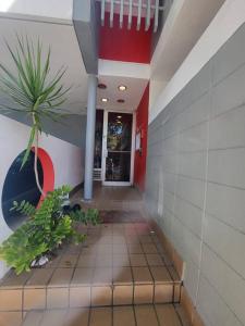 De lobby of receptie bij Steps to the Beach l Private Apt Stay l Parking WiFi Nightlife