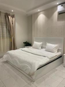 En eller flere senge i et værelse på منتجع قرية الريف الفندقية