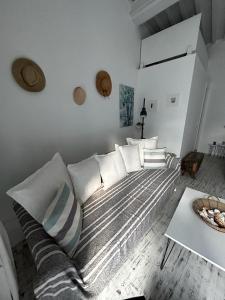 Cozy Studio Mykonos Town tesisinde bir oturma alanı