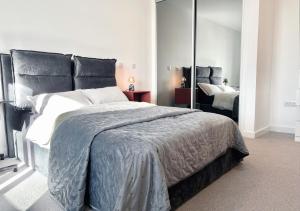 Gallery image of Stunning property with London city and river views in London