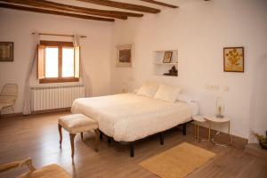 A bed or beds in a room at Castillo de Bulbuente de Luis Zueco