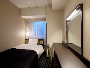 Cama ou camas em um quarto em APA Hotel Shinjuku Kabukicho Tower