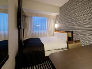 Cama ou camas em um quarto em APA Hotel Shinjuku Kabukicho Tower