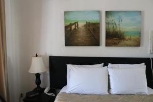 Postel nebo postele na pokoji v ubytování Breakaway Inn Guest House