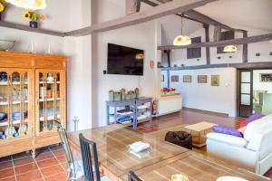 Χώρος καθιστικού στο CASA RURAL, con Jacuzzi, Chimenea, BBQ, Bar y mucho mas