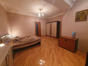 Central Park apt with a nice view客房内的一张或多张床位