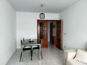 a living room with a table and a couch at Boa Vista - 2 hab con parking, ideal Ribeira Sacra in Monforte de Lemos