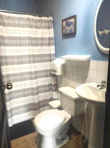 Bagno di Dreamkapture Hostel close to the airport and bus terminal