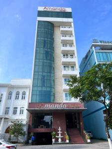 un edificio con un cartel en la parte delantera en AMANDA HOTEL ĐÀ NẴNG en Da Nang