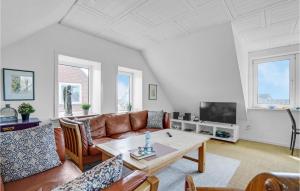 Posezení v ubytování Beautiful Home In Vestervig With Kitchen