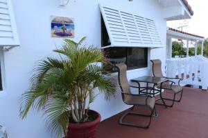 Balkón nebo terasa v ubytování Breakaway Inn Guest House