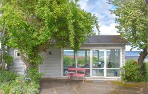 Ogród w obiekcie Stunning Home In Simrishamn With Wifi