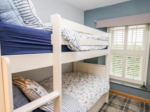 a bunk bed room with two bunk beds at Dolwern in Newport