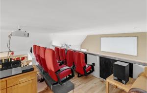 Posezení v ubytování Pet Friendly Home In Nexø With Wifi