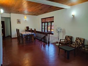 Ruang duduk di Villa Yasiru +14 gambar