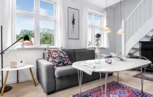 Istumisnurk majutusasutuses Amazing Apartment In Gudhjem With Wifi