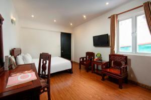 Khu vực ghế ngồi tại Hanoi Moonlight Hotel